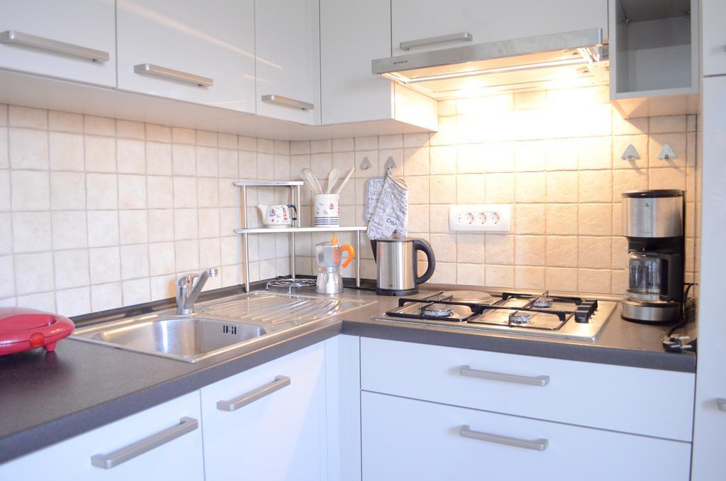 Jasmina Apartment Hum Buitenkant foto