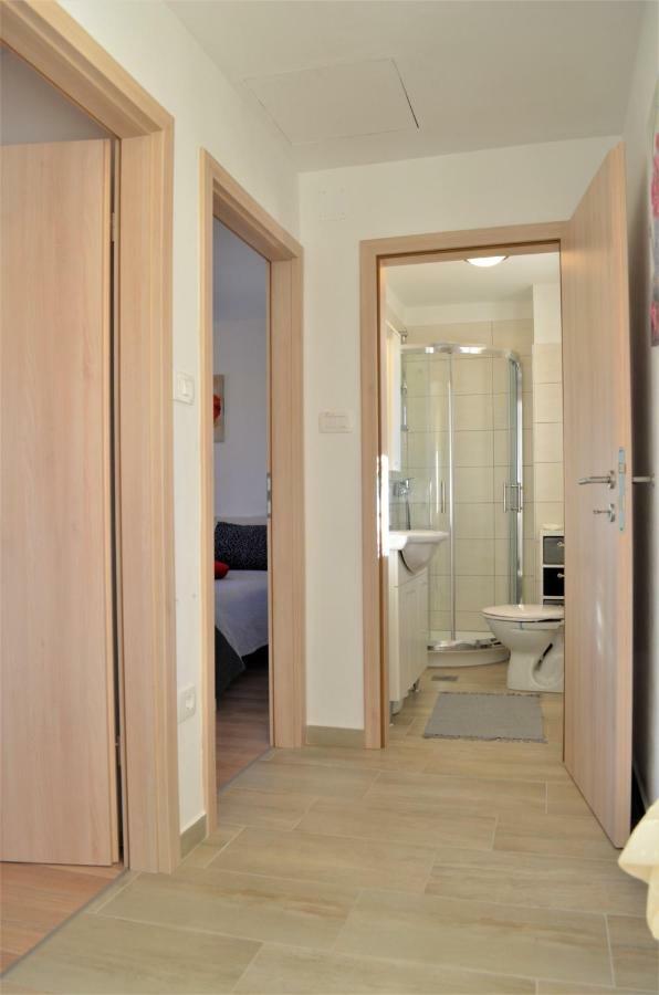 Jasmina Apartment Hum Buitenkant foto